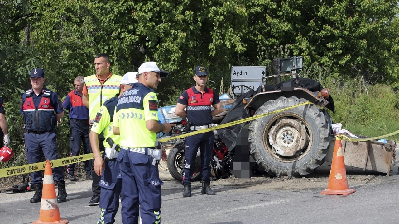 Aydın'daki Trafik Kazasında Hayatını Kaybeden Üniversite Öğrencisi Sıla Karabacak Onuruna Cenaze Töreni