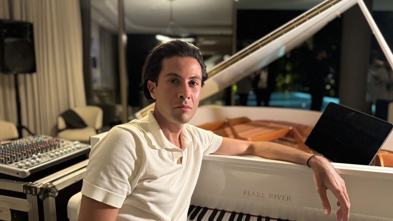 Azerbaycanlı Piyanist Raid Mammadov Türkiye'de İlk Konserini Verdi