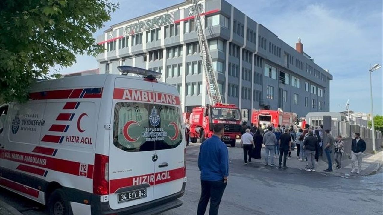 Bağcılar'daki Tekstil Fabrikasında Yangın Kontrol Altına Alındı