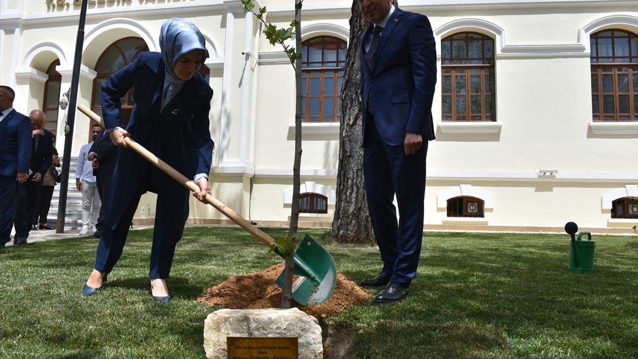 Bakan Göktaş Bilecik'te Ziyaretler Gerçekleştirdi
