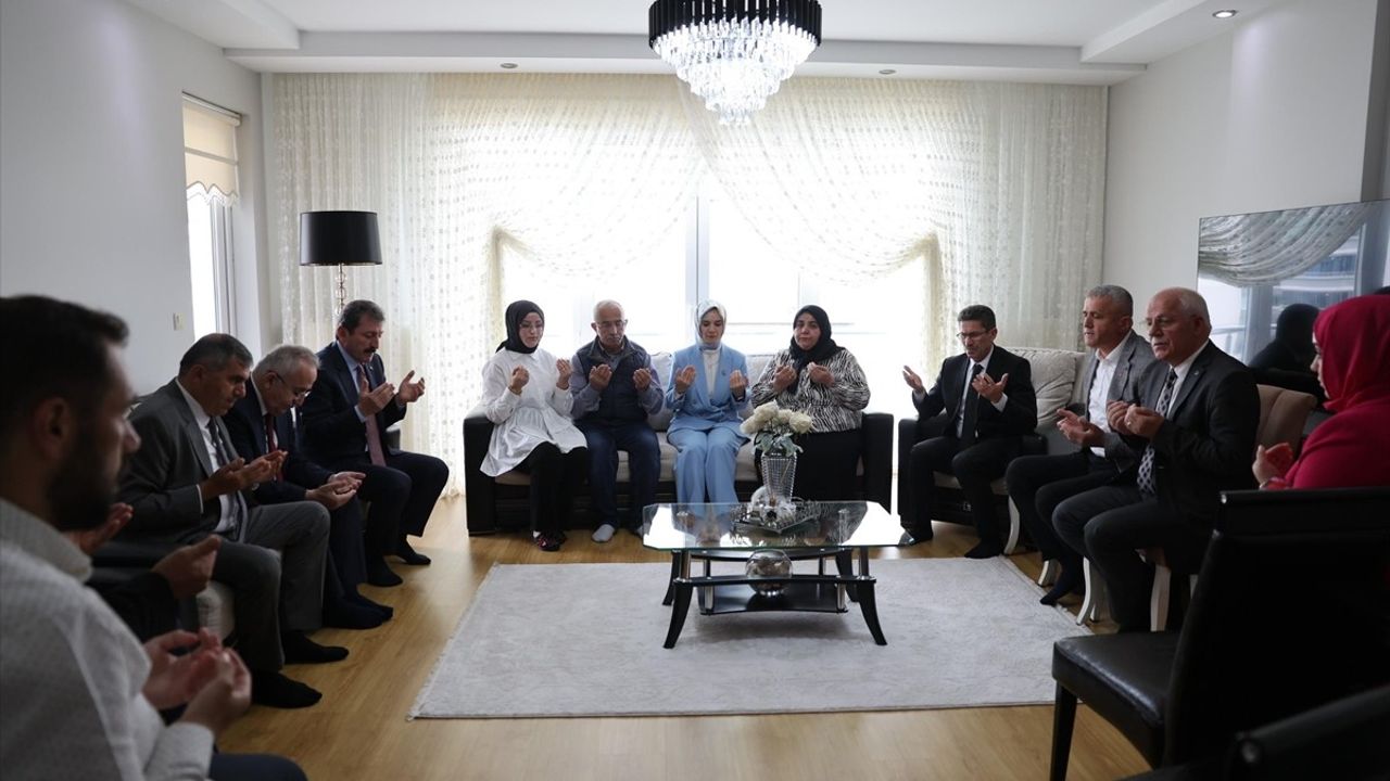 Bakan Göktaş Samsun'da Şehit Ailesini Ziyaret Etti