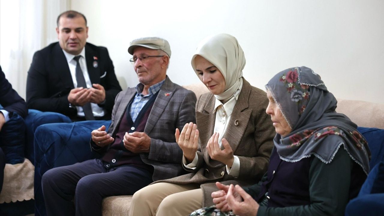 Bakan Göktaş, Şehit Ailesine Ziyarette Bulundu