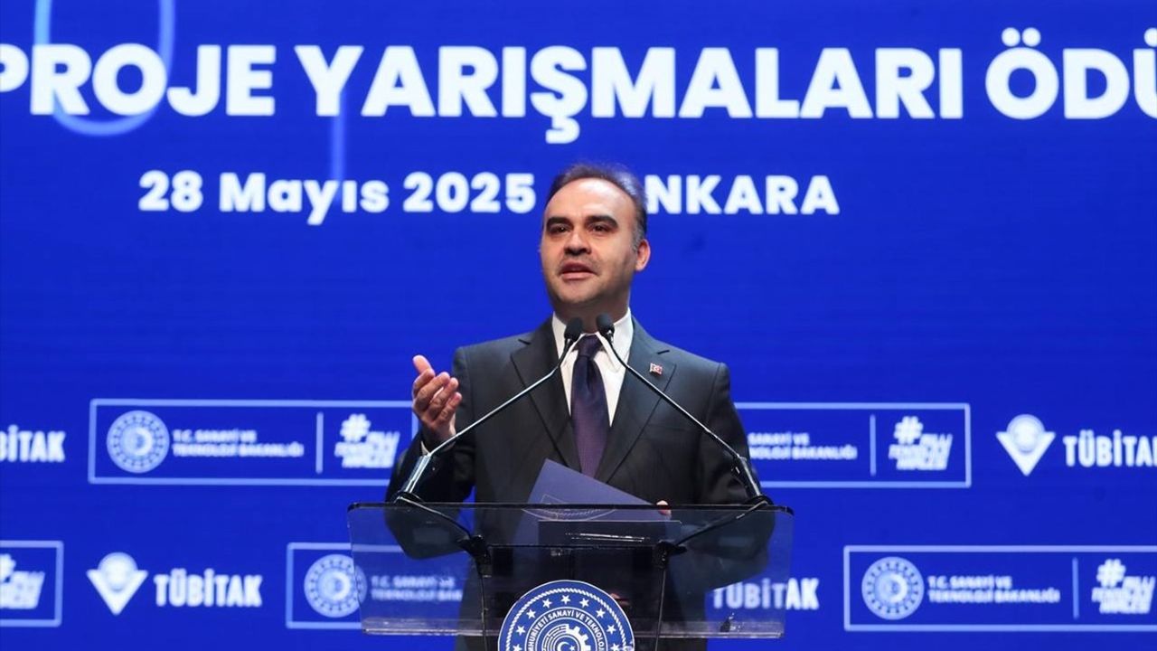 Bakan Kacır: Gençlerimiz Bilimle İlgileniyor ve Geleceği İnşa Ediyor