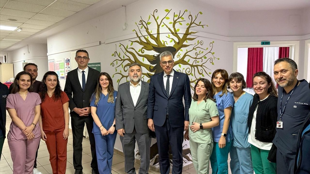 Bakan Memişoğlu, Dünya Ebeler Günü'nde Ebelere Selam Gönderdi