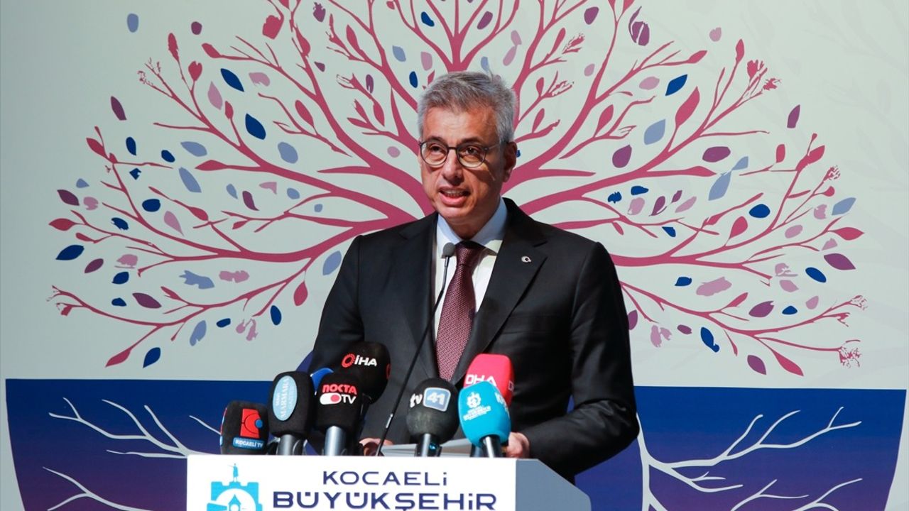 Bakan Memişoğlu'ndan Ebelik Kongresi'nde Önemli Açıklamalar