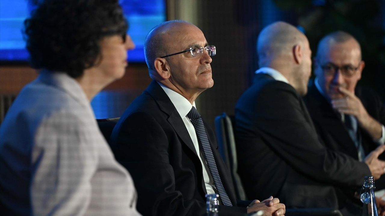 Bakan Şimşek: Türkiye'nin Ekonomik Geleceği Parlak