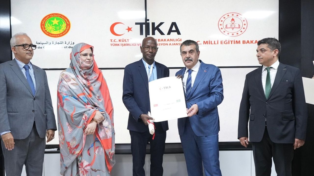 Bakan Tekin Moritanya'da Türkiye Maarif Okulları'nı Ziyaret Etti