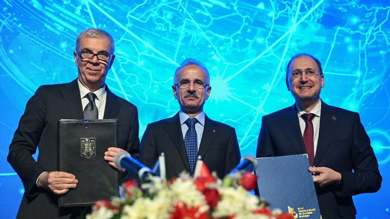 Bakan Uraloğlu, Elektronik Haberleşme ve Posta Konferansı'nda Dijital Dönüşümü Vurguladı