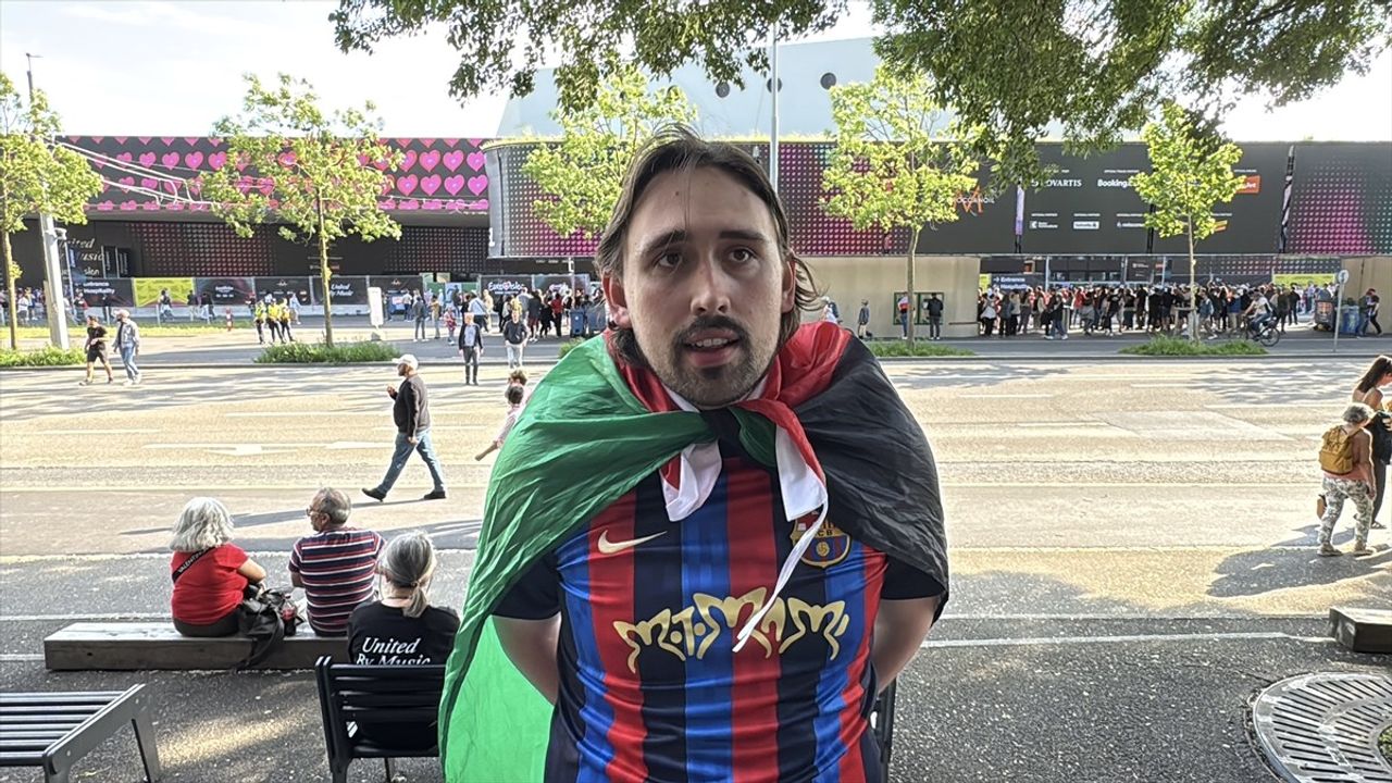 Basel'de Eurovision’da Filistin Bayrağına Yasağı Protesto Eden Aktivistler, Güvenlik Tarafından Uyarıldı