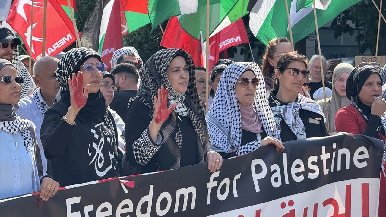 Berlin'de Filistin'e Destek Gösterisi Düzenlendi