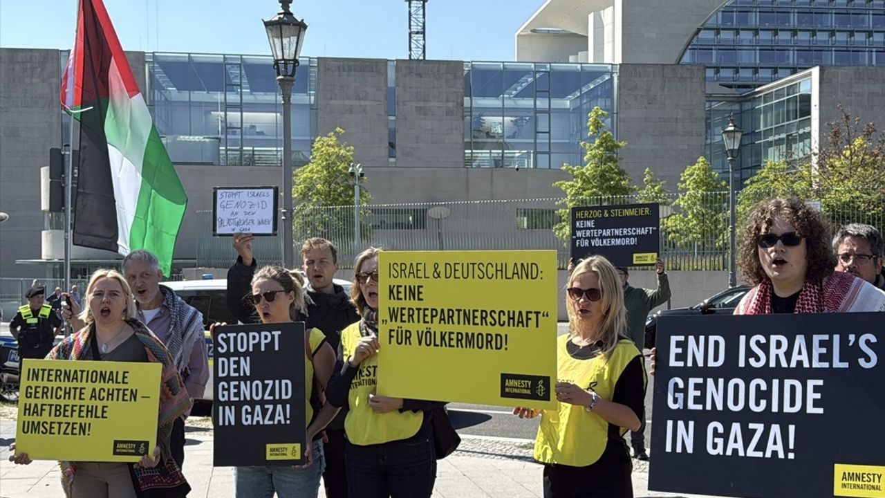 Berlin'de Herzog'un Ziyareti Protesto Edildi