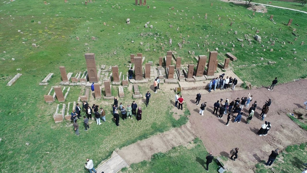 Bitlis Beş Minare Uluslararası Film Festivali'nde Sanatçılardan Doğal ve Tarihi Keşifler