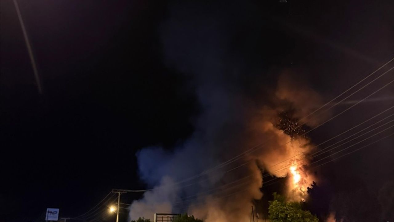 Bodrum'da Oto Yıkama İş Yerinde Yangın Çıktı