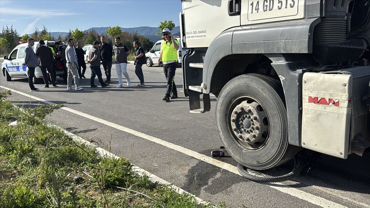 Bolu'da Tırın Çarptığı Bisikletli Genç Ağır Yaralandı