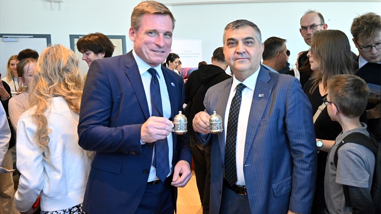 Brüksel'de 9 Mayıs Avrupa Günü Coşku ile Kutlandı