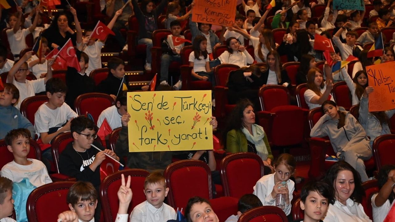 Bükreş'te İkincisi Düzenlenen Türkçe ve Çocuk Şenliği