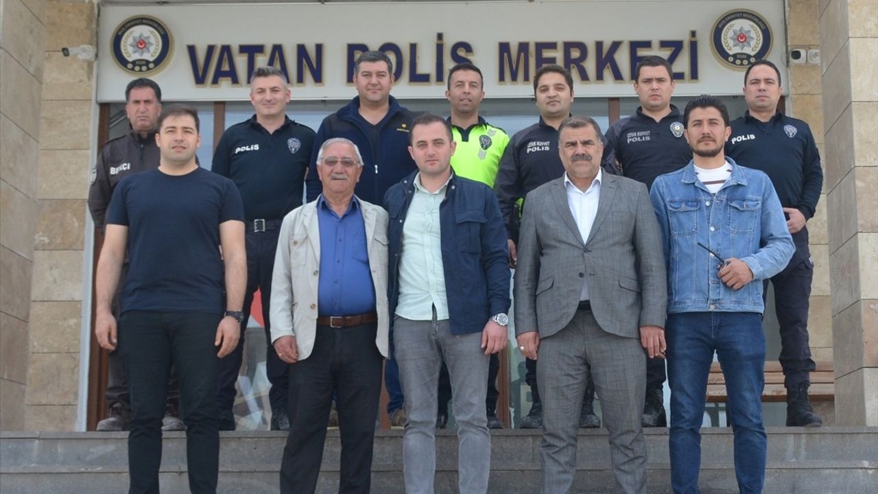 Bulanık'ta Polislerin Yardımıyla Kalp Krizi Geçiren Adam Kurtarıldı