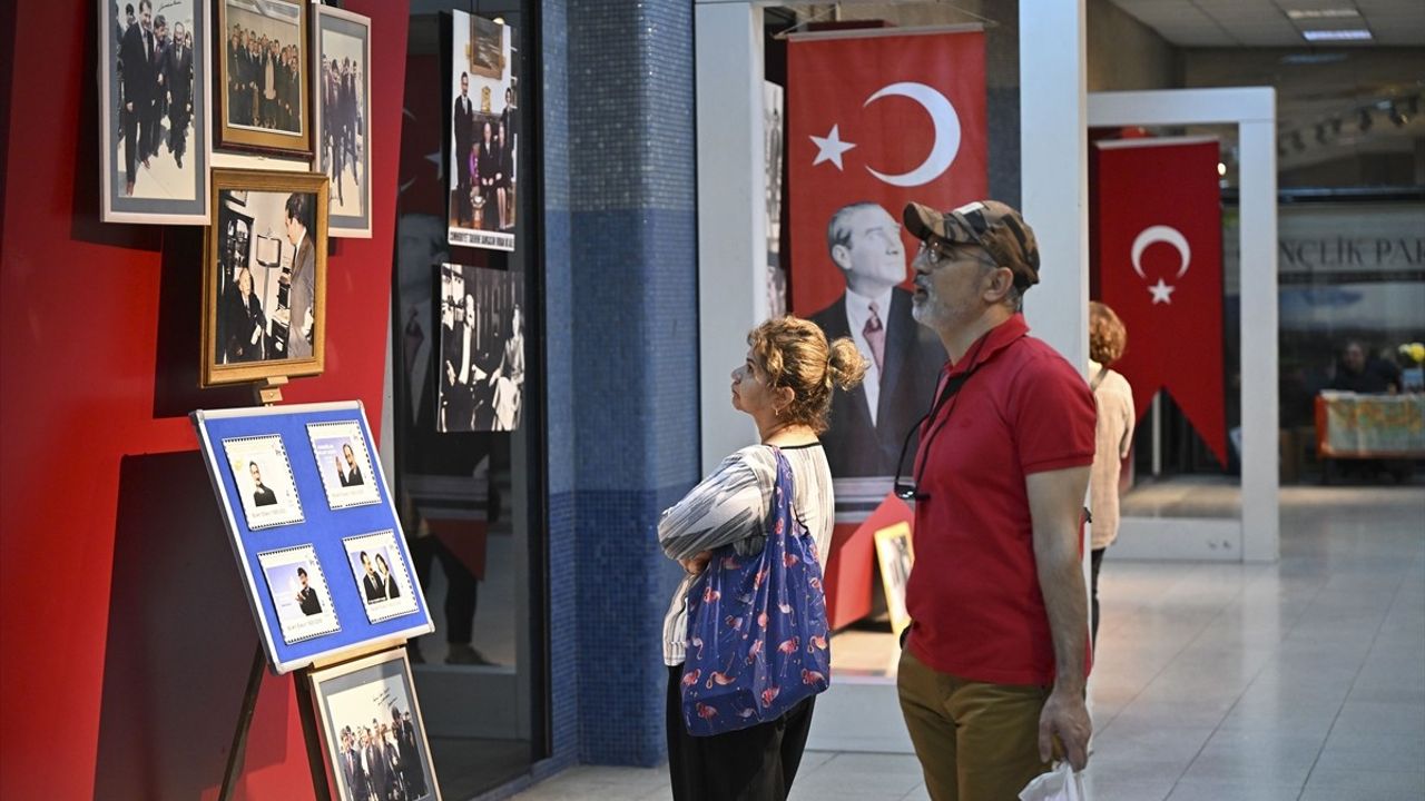 Bülent Ecevit'in 100. Yılına Özel Fotoğraf Sergisi Açıldı