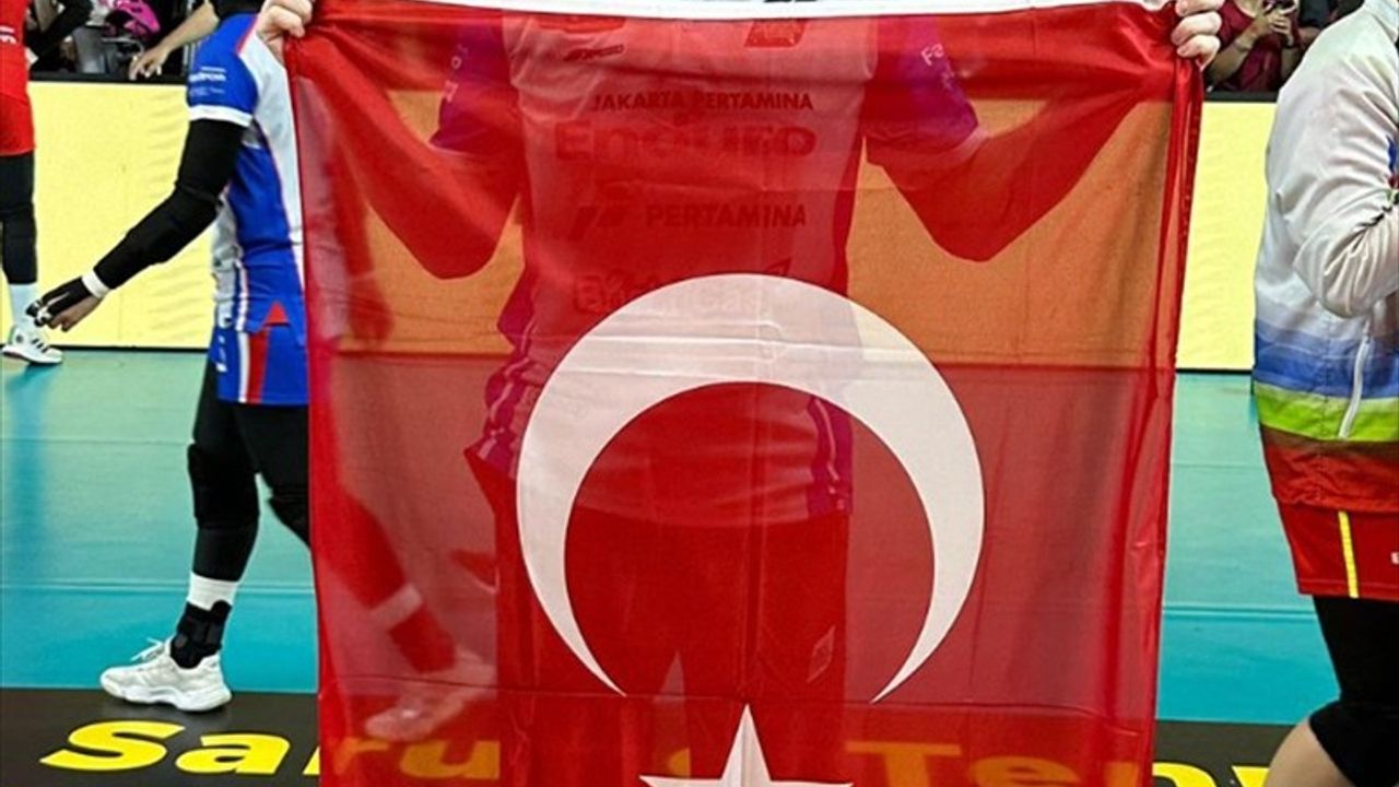 Bülent Karslıoğlu'nun Endonezya'daki Şampiyonluğu ve Yılın Antrenörü Ödülü