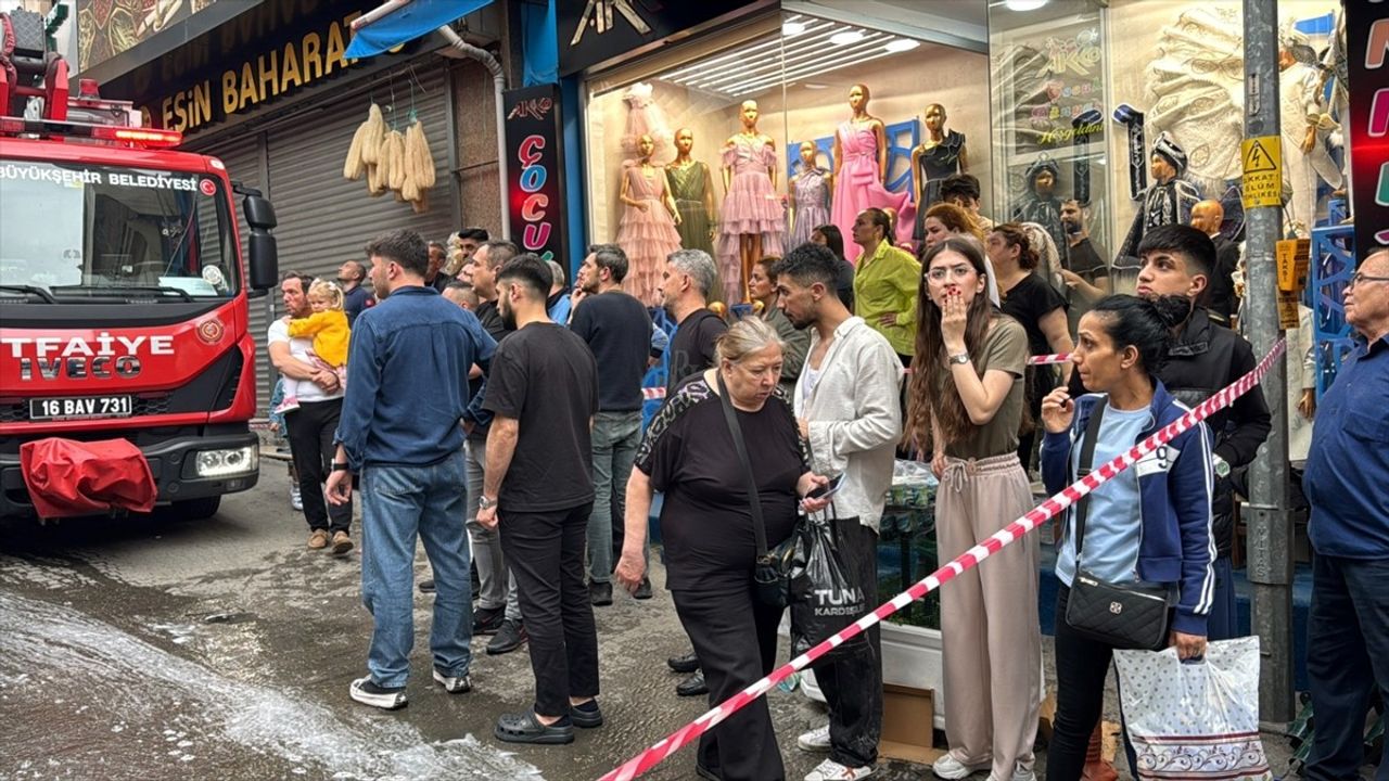 Bursa'da Giyim Mağazasında Yangın Meydana Geldi