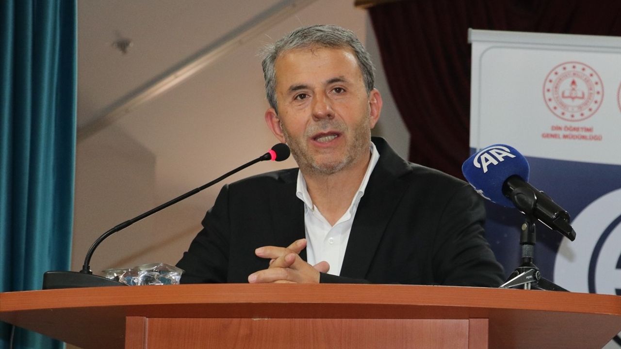 Bursa'da İslam Dünyasına Küresel Çözümler Konferansı Gerçekleşti