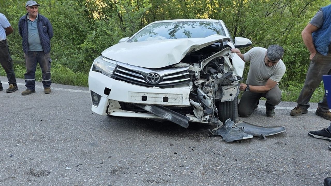 Bursa'da Trafik Kazası: 3 Yaralı