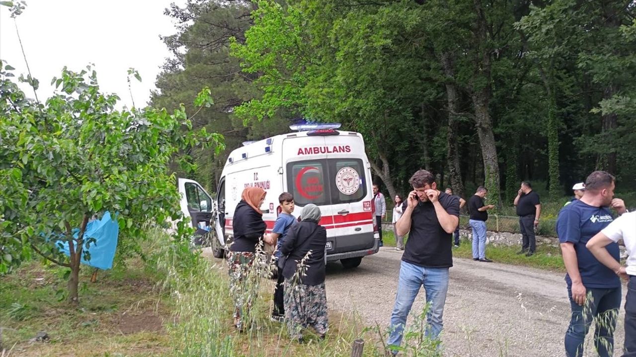 Çanakkale'de Motosiklet Çarpışması: 4 Yaralı