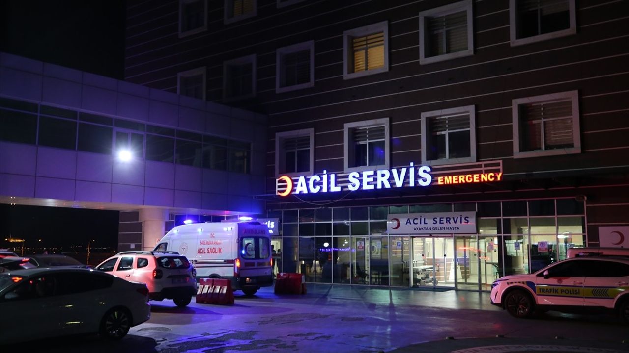 Çanakkale'de Polis Aracının Çarptığı Öğrenci Ağır Yaralandı