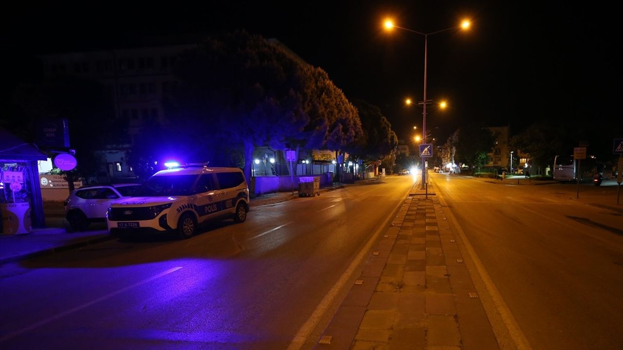 Çanakkale'de Trafik Kazası: Üniversite Öğrencisi Ağır Yaralandı