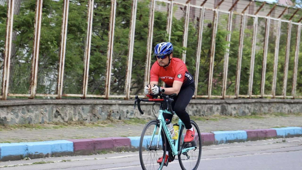 Çanakkale'den Trabzon'a Şehit Eren Bülbül'ü Ziyaret Etmek İçin Bisikletle Yolculuk