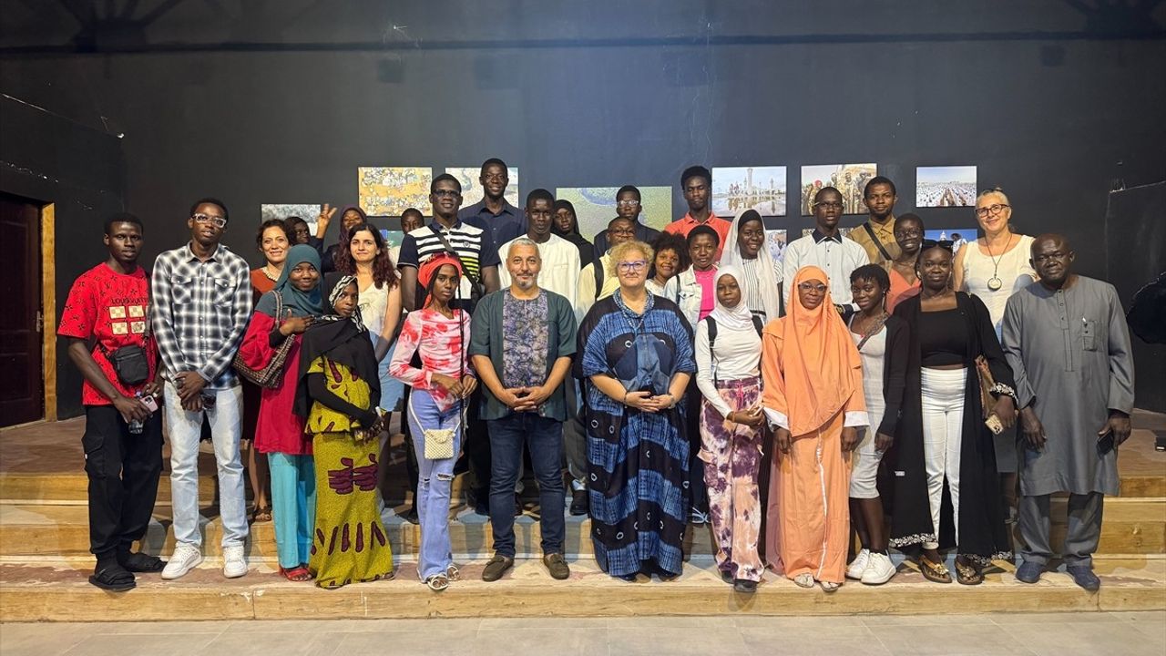 Cem Özdel'in Senegal'deki Fotoğraf Sergisi