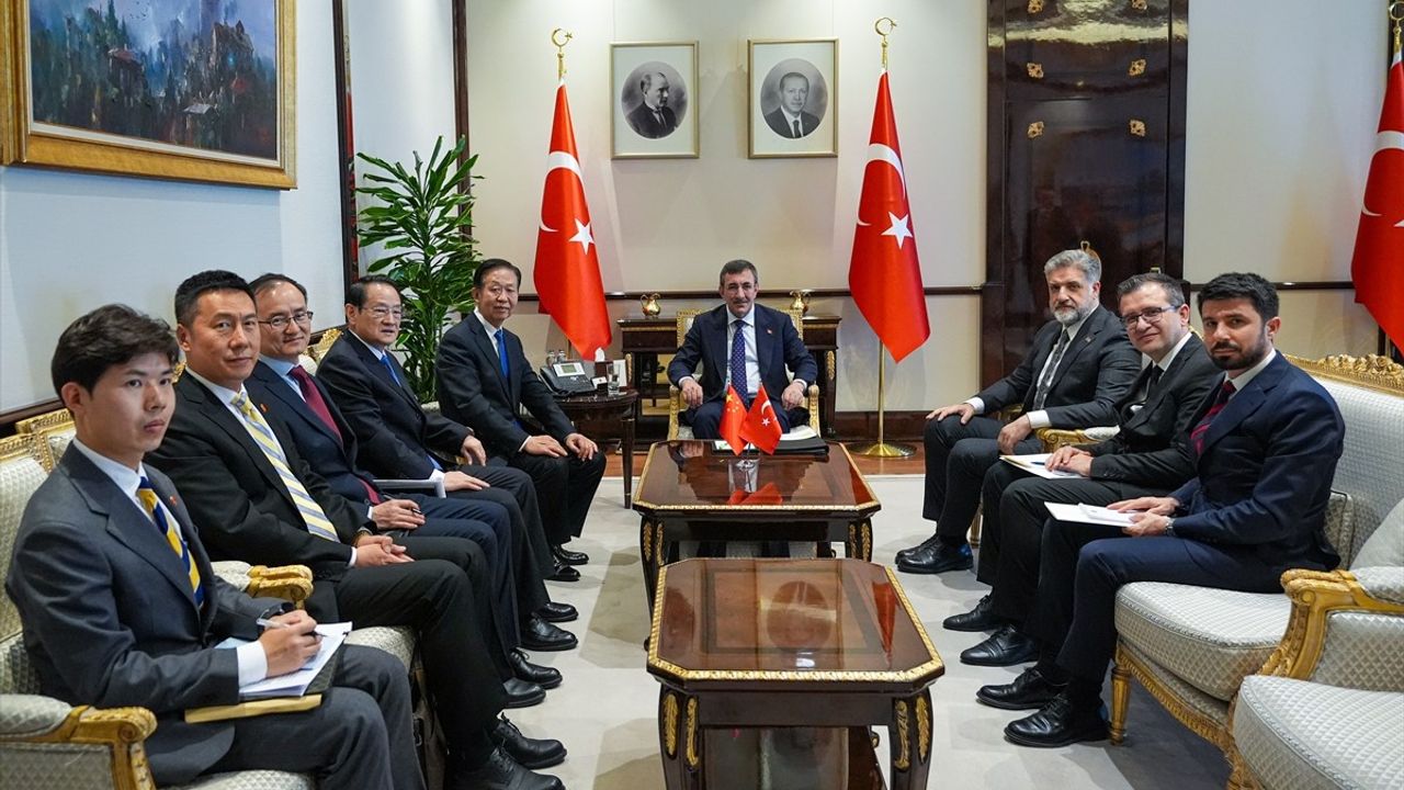 Cevdet Yılmaz, Çinli Yetkili ile Görüşme Gerçekleştirdi