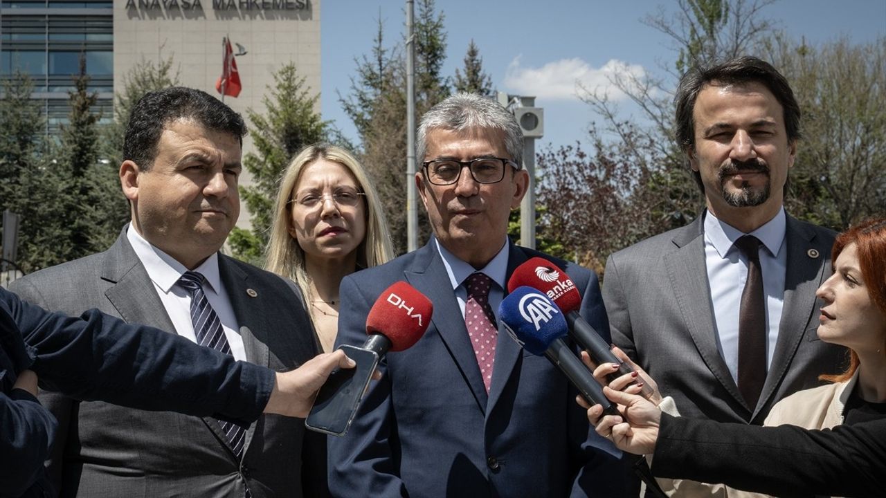 CHP, AYM'ye Başvurdu: İki Kanunun Yürürlüğü Durdurulacak mı?