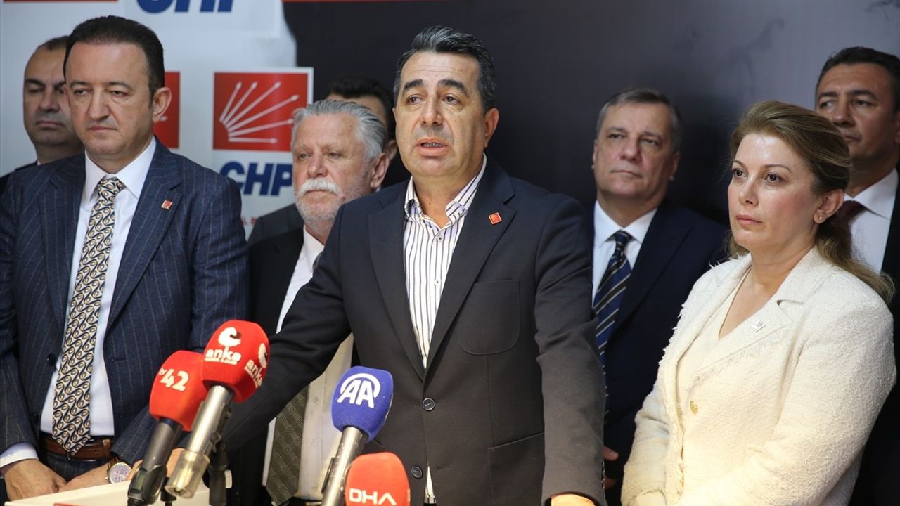 CHP'den Barış Mesajı: Erhan Adem Basın Toplantısı Düzenledi