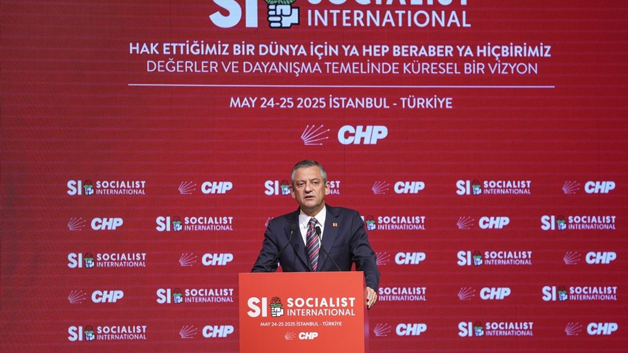 CHP Genel Başkanı Özel, Sosyalist Enternasyonal Toplantısında Gazze'yi Eleştirdi