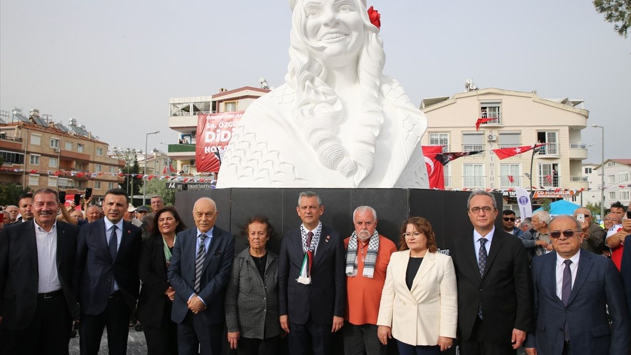 CHP Genel Başkanı Özgür Özel, Ayşenur Ezgi Eygi Parkı'nın Açılışında Anma Töreni Düzenledi