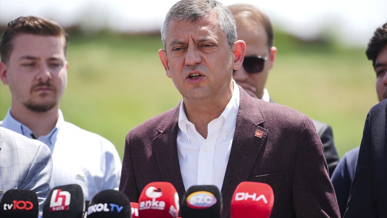 CHP Lideri Özgür Özel'den Ekrem İmamoğlu'na Destek Ziyareti