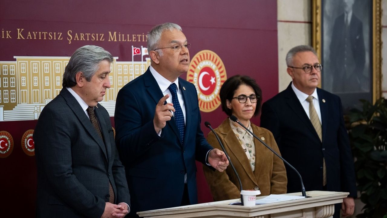 CHP Milletvekillerinden Toplumsal Cinsiyet İfadesine Tepki