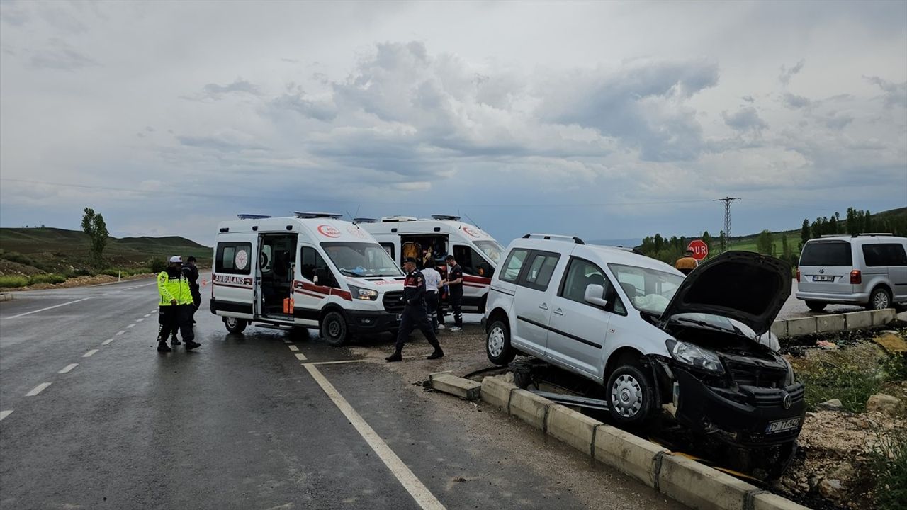 Çorum'da Trafik Kazası: 4 Yaralı