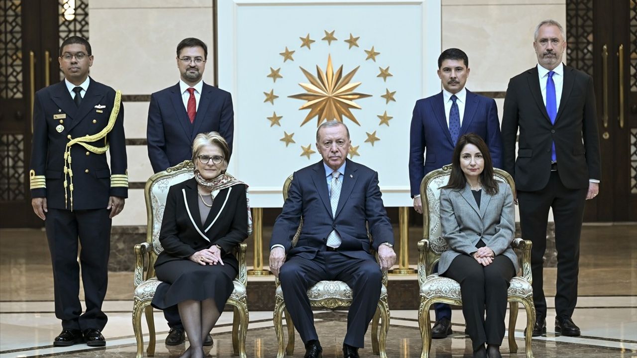 Cumhurbaşkanı Erdoğan, 5 Ülkenin Büyükelçilerini Kabul Etti