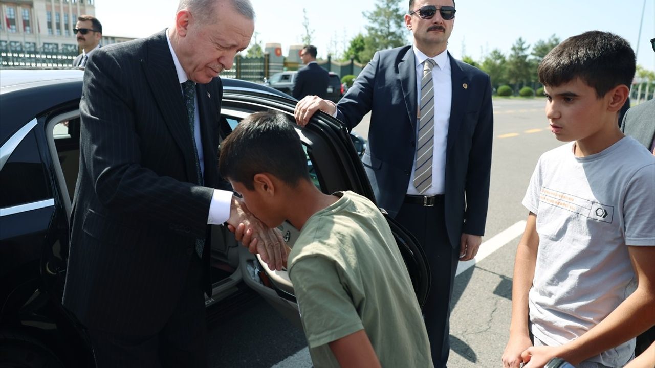 Cumhurbaşkanı Erdoğan, Adıyamanlı Çocuklarla Buluştu