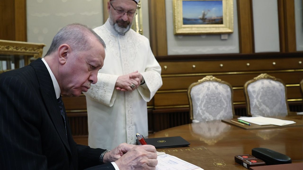 Cumhurbaşkanı Erdoğan Türkiye Diyanet Vakfına Kurban Bağışında Bulundu
