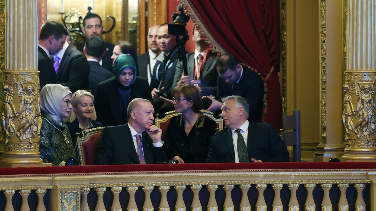 Cumhurbaşkanı Erdoğan ve Başbakan Orban, Kültürel Programda Bir Araya Geldi