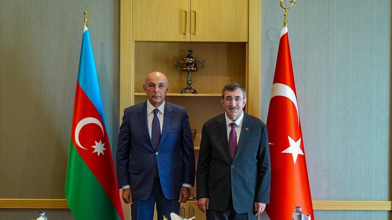 Cumhurbaşkanı Yardımcısı Yılmaz, Azerbaycan Yetkilileriyle Görüştü