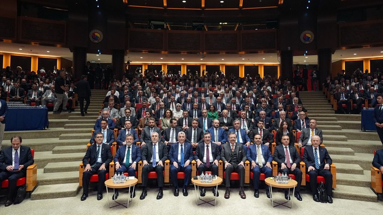 Cumhurbaşkanı Yardımcısı Yılmaz, Ekonomi Şurası'nda Türkiye'nin Büyüme Hedeflerini Açıkladı