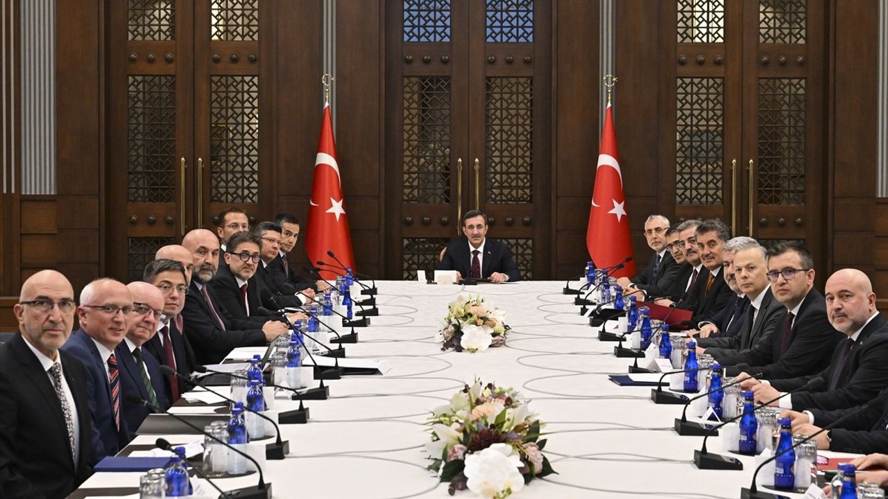 Cumhurbaşkanı Yardımcısı Yılmaz, Metal Sektörünün Geleceğini Görüşmek Üzere Toplandı