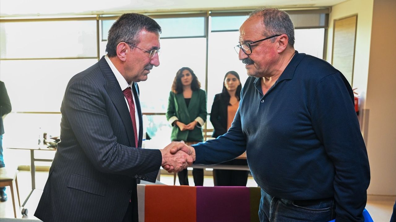 Cumhurbaşkanı Yardımcısı Yılmaz, TBMM Başkanvekili Önder'e Taziye Ziyaretinde Bulundu