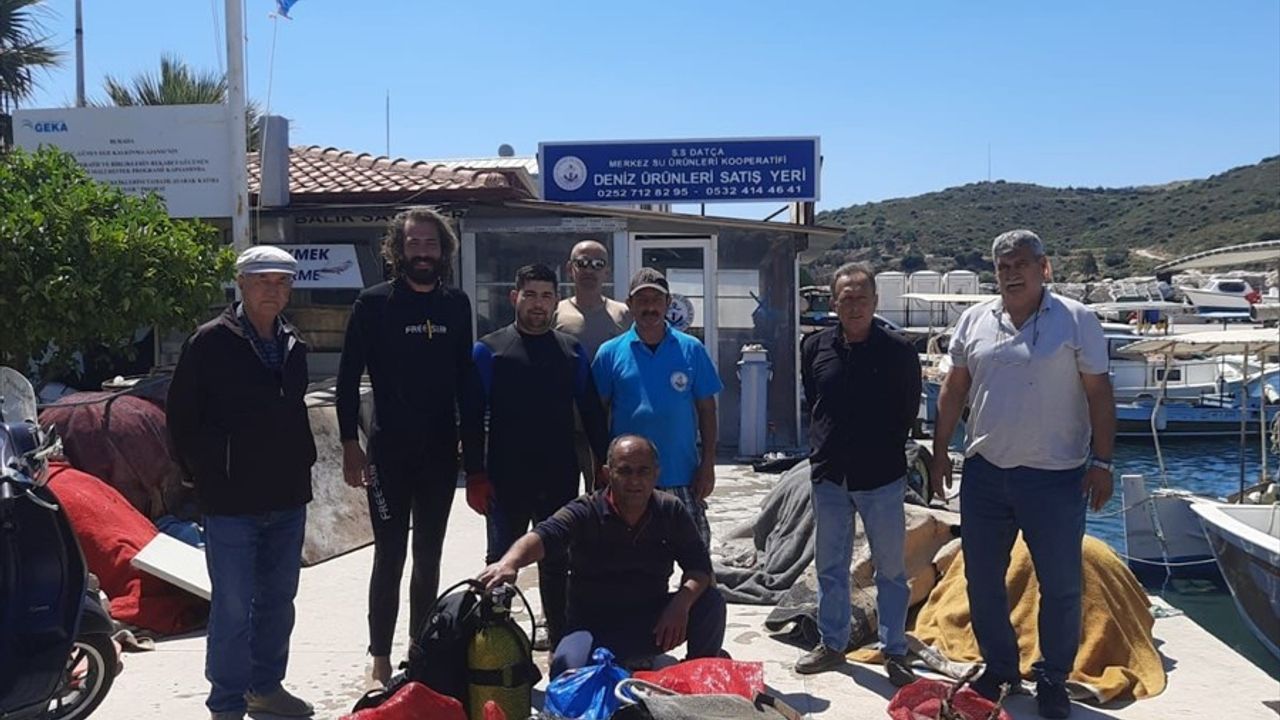 Datça'da 2 Ton Deniz Atığı Temizlendi