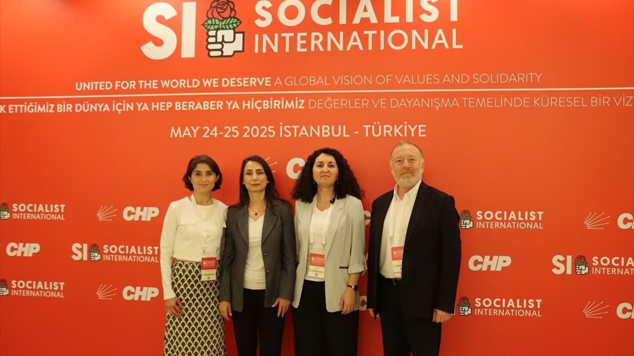 DEM Parti Eş Genel Başkanı Tülay Hatimoğulları, Sosyalist Enternasyonal Toplantısında Konuştu
