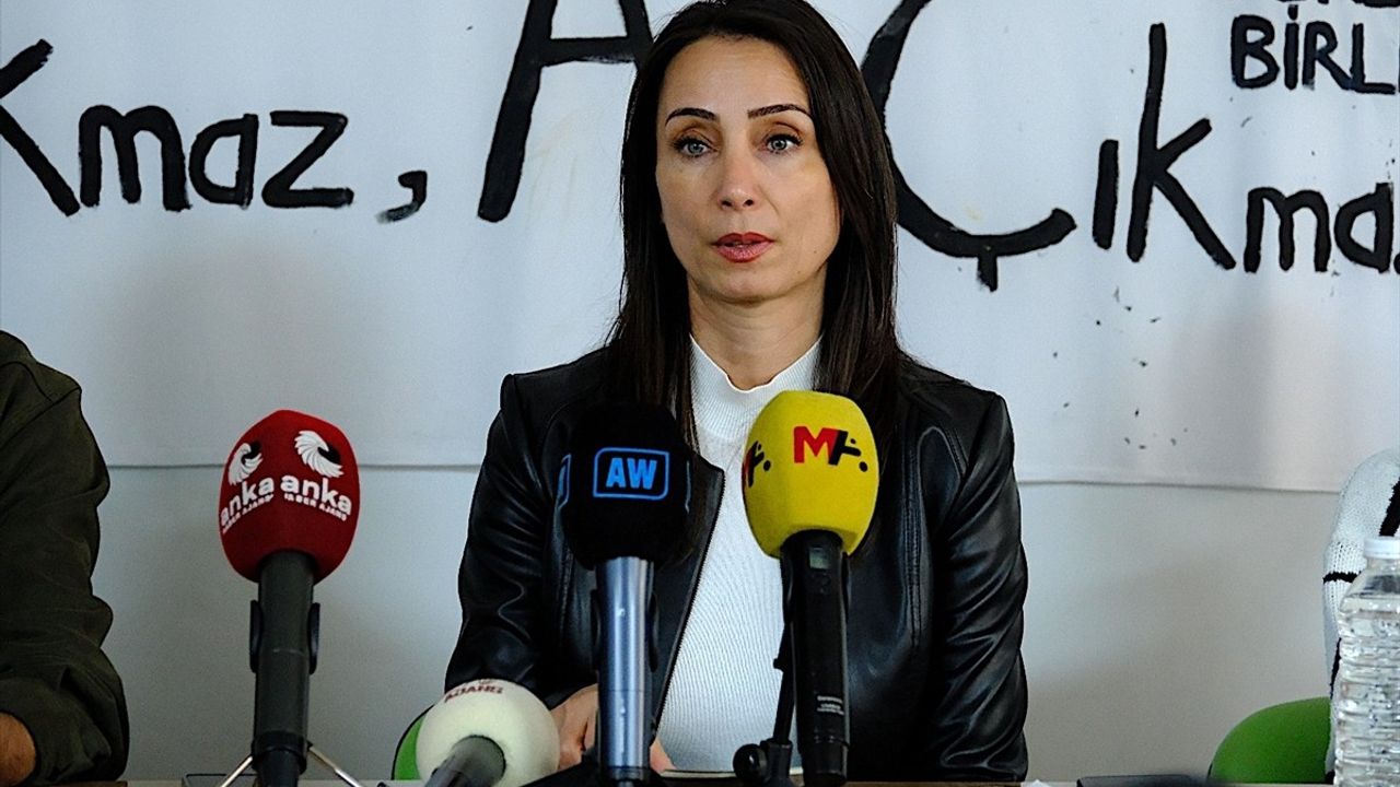 DEM Parti Eş Genel Başkanı Tülay Hatimoğulları, Van'da Gençlerle Buluştu